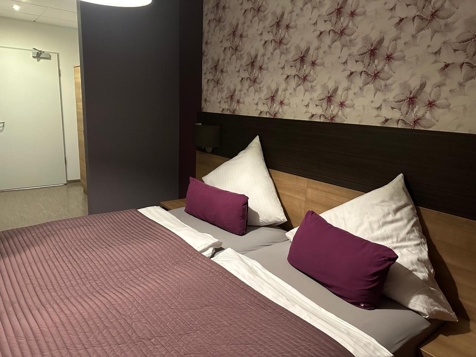 Hotel Efcannos Vechelde ภายนอก รูปภาพ