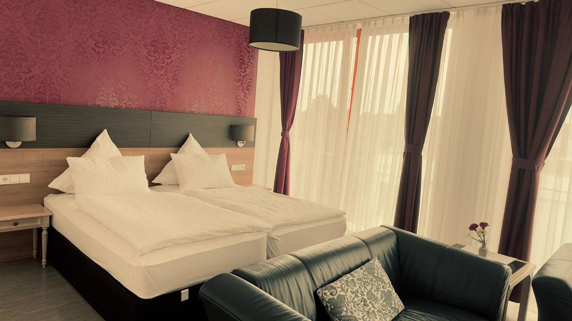 Hotel Efcannos Vechelde ภายนอก รูปภาพ